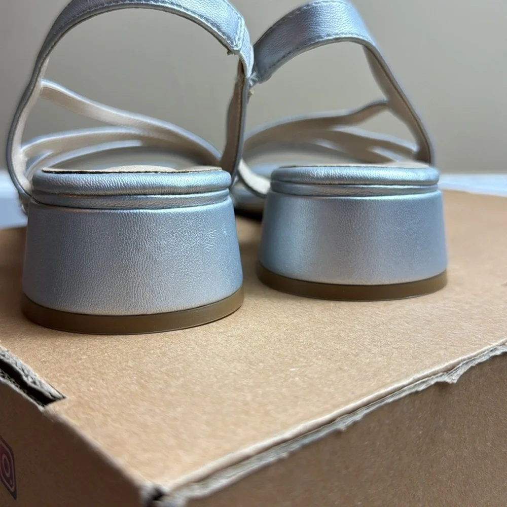 NWOT - Lifestride Womens Joy Strappy Sandal, Silver, Size 8.5W - Picture 11 of 16